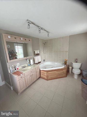 463 BURMONT RD, Drexel Hill, PA 19026