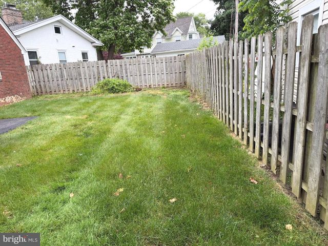 463 BURMONT RD, Drexel Hill, PA 19026