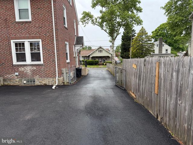 463 BURMONT RD, Drexel Hill, PA 19026