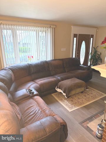463 BURMONT RD, Drexel Hill, PA 19026