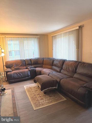 463 BURMONT RD, Drexel Hill, PA 19026
