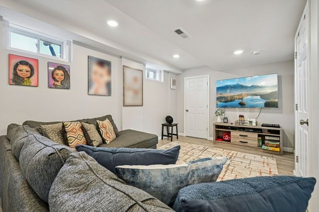 43 Gedney Dr, Peabody, MA 01960