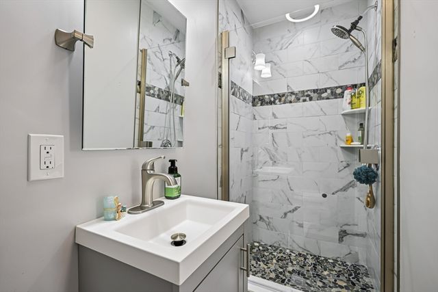 43 Gedney Dr, Peabody, MA 01960