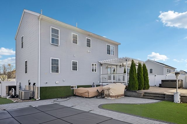 43 Gedney Dr, Peabody, MA 01960