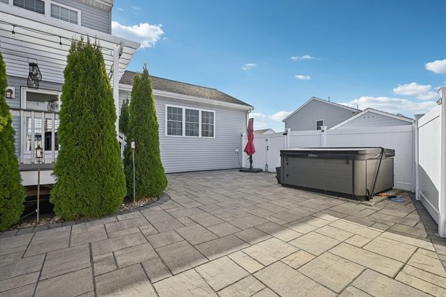 43 Gedney Dr, Peabody, MA 01960