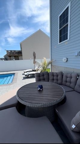 43 Gedney Dr, Peabody, MA 01960