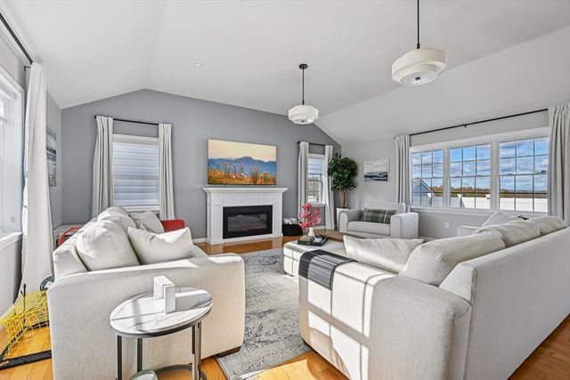 43 Gedney Dr, Peabody, MA 01960