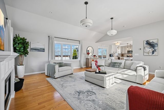 43 Gedney Dr, Peabody, MA 01960