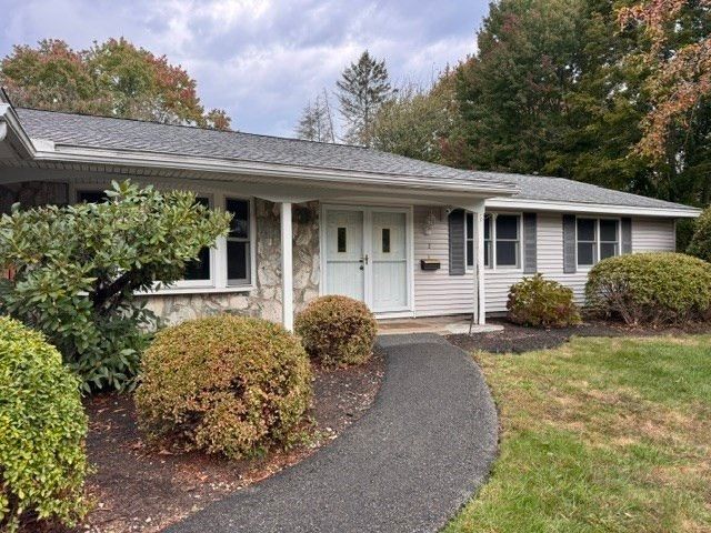 2 Corey Drive 2, Peabody, MA 01960