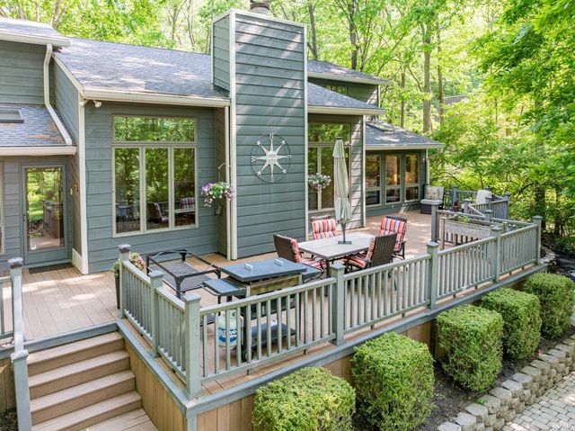 7509 W River Rd, Yorktown, IN 47396