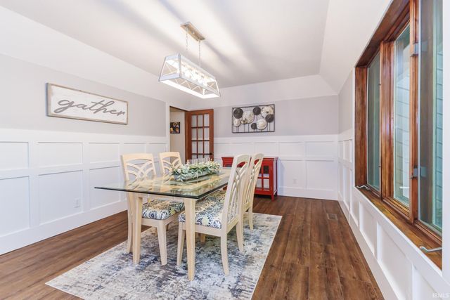 7509 W River Rd, Yorktown, IN 47396