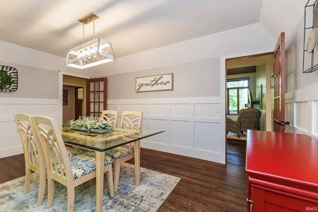 7509 W River Rd, Yorktown, IN 47396