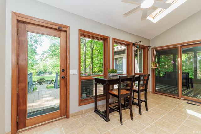 7509 W River Rd, Yorktown, IN 47396