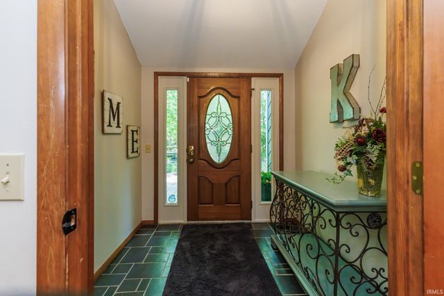7509 W River Rd, Yorktown, IN 47396