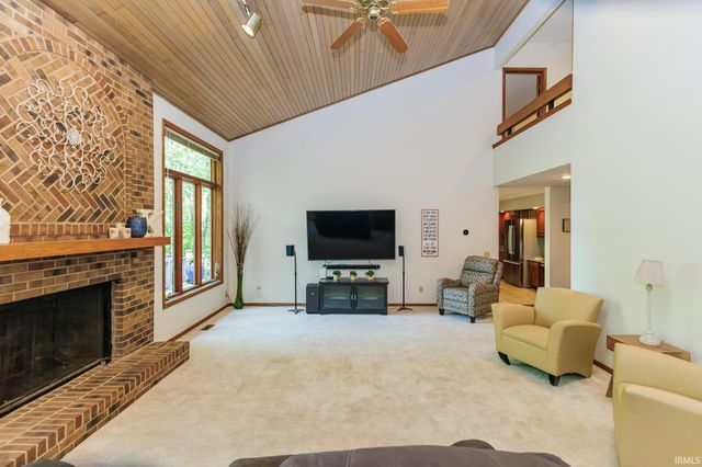 7509 W River Rd, Yorktown, IN 47396