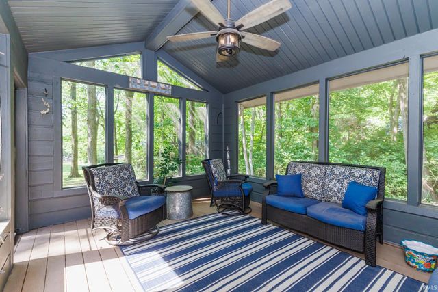 7509 W River Rd, Yorktown, IN 47396