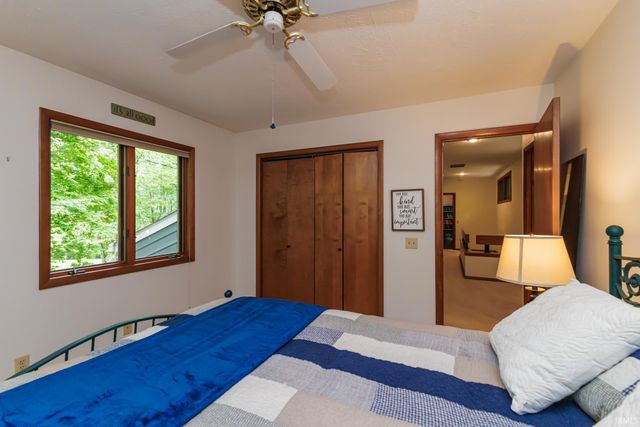 7509 W River Rd, Yorktown, IN 47396