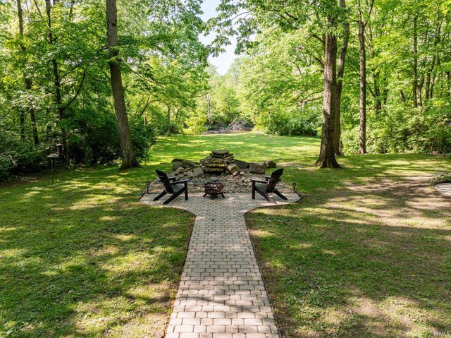 7509 W River Rd, Yorktown, IN 47396