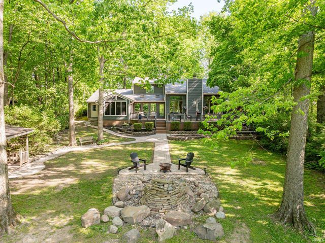 7509 W River Rd, Yorktown, IN 47396