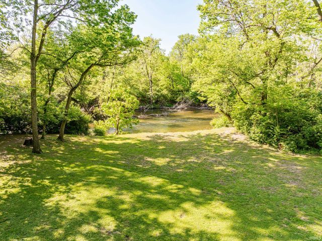 7509 W River Rd, Yorktown, IN 47396