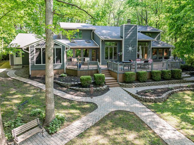 7509 W River Rd, Yorktown, IN 47396