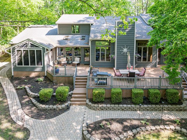 7509 W River Rd, Yorktown, IN 47396