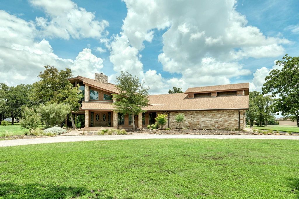 700 Breakaway RD, Cedar Park, TX 78613