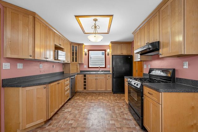 35 Nineteenth Street, Lowell, MA 01850