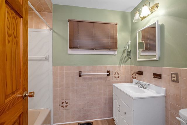 35 Nineteenth Street, Lowell, MA 01850