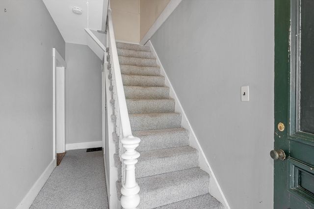 35 Nineteenth Street, Lowell, MA 01850
