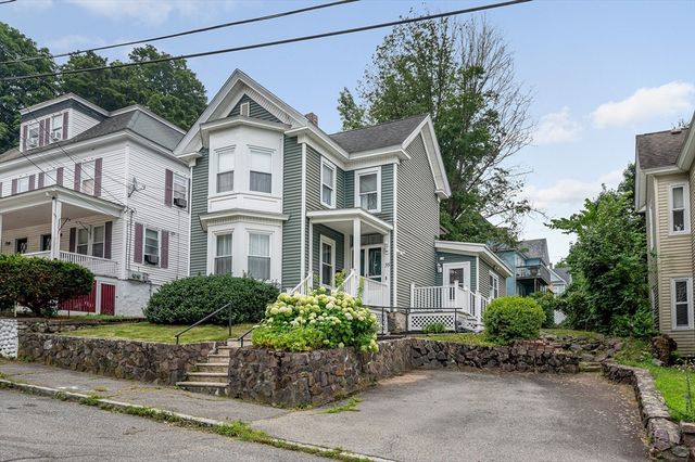 35 Nineteenth Street, Lowell, MA 01850