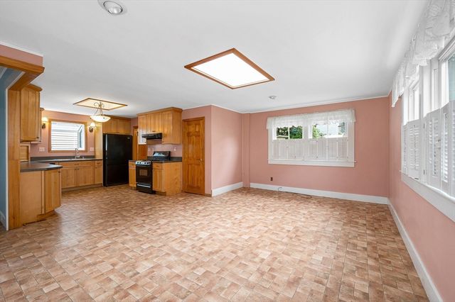 35 Nineteenth Street, Lowell, MA 01850