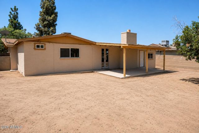 8318 W ROMA Avenue, Phoenix, AZ 85037