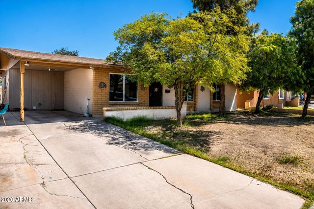 8318 W ROMA Avenue, Phoenix, AZ 85037