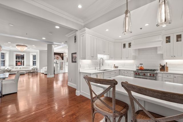 61 Saint Botolph St 61, Boston, MA 02116