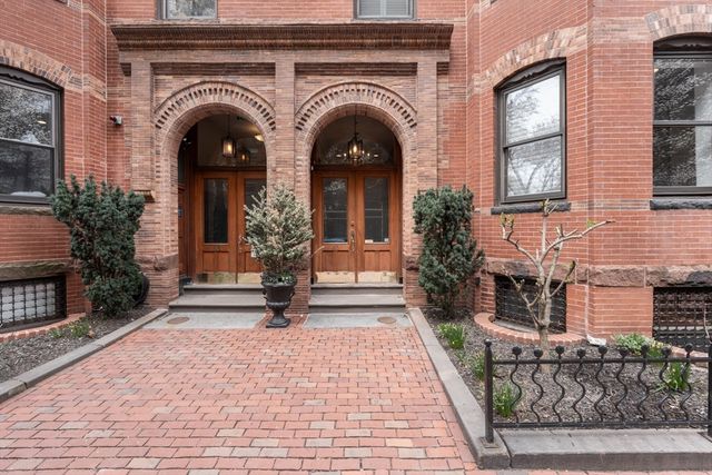 61 Saint Botolph St 61, Boston, MA 02116
