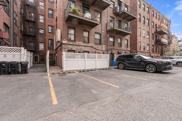 61 Saint Botolph St 61, Boston, MA 02116