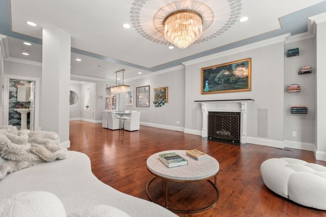 61 Saint Botolph St 61, Boston, MA 02116