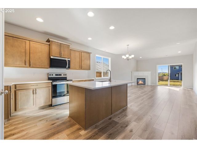 725 E Third St, Yamhill, OR 97148