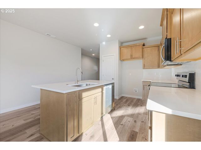 725 E Third St, Yamhill, OR 97148