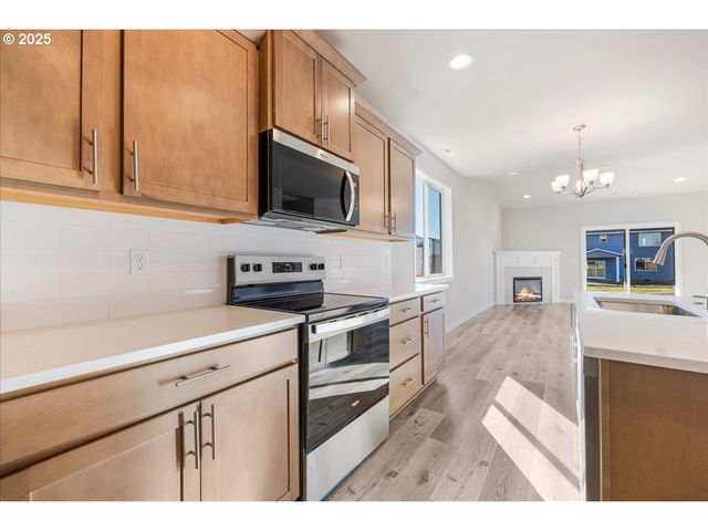 725 E Third St, Yamhill, OR 97148