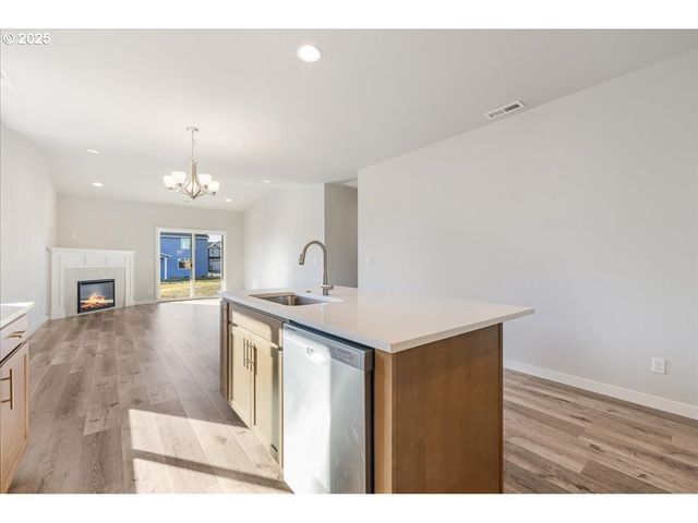 725 E Third St, Yamhill, OR 97148