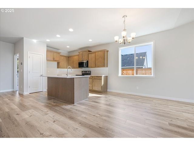 725 E Third St, Yamhill, OR 97148