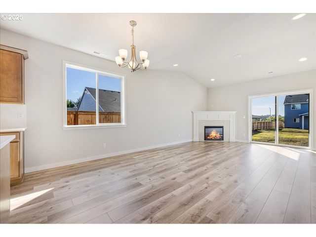 725 E Third St, Yamhill, OR 97148