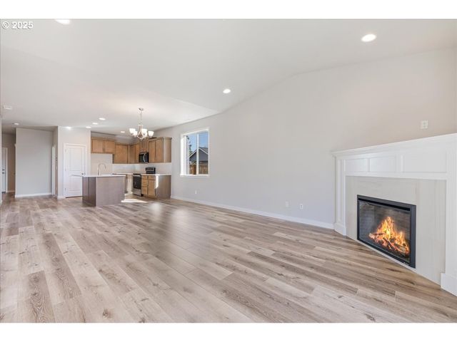 725 E Third St, Yamhill, OR 97148