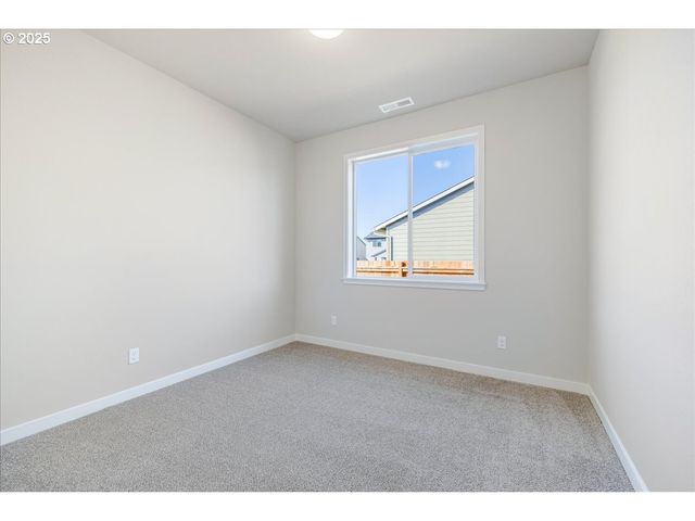 725 E Third St, Yamhill, OR 97148