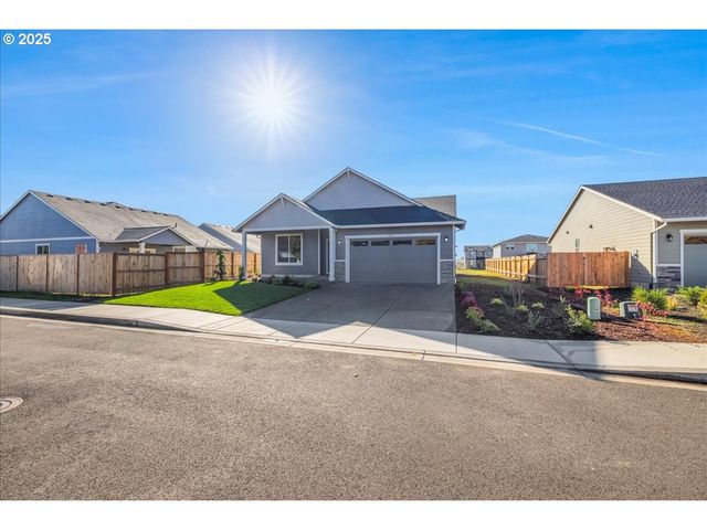 725 E Third St, Yamhill, OR 97148