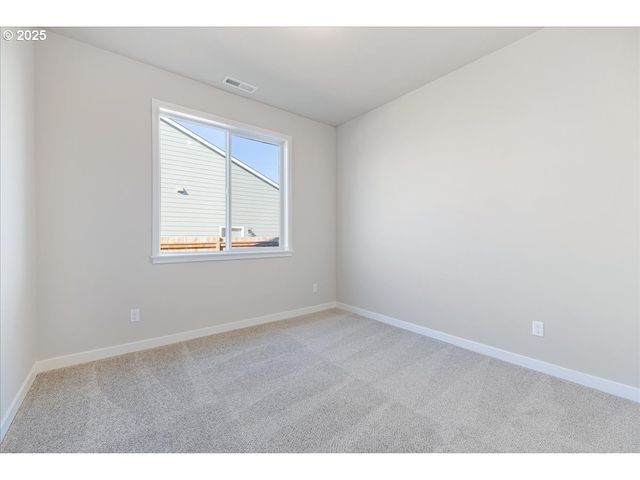 725 E Third St, Yamhill, OR 97148