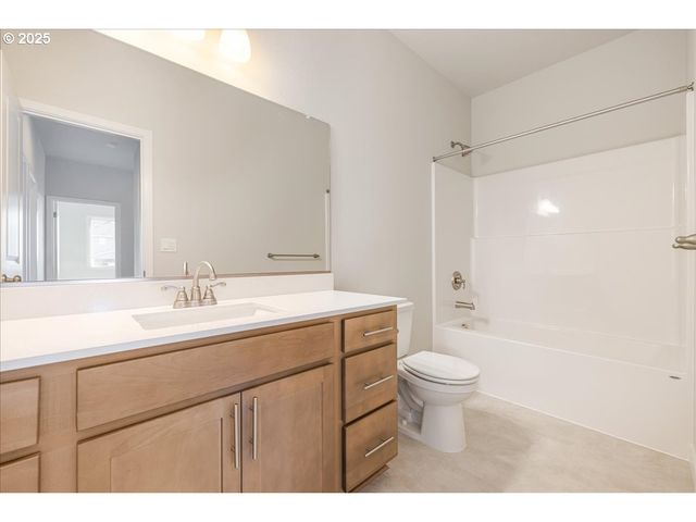 725 E Third St, Yamhill, OR 97148