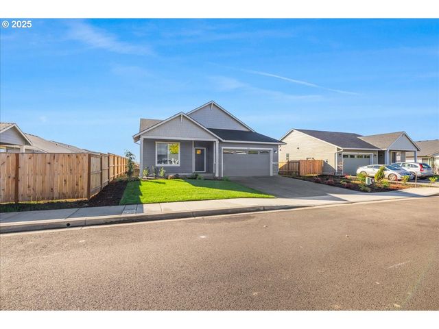 725 E Third St, Yamhill, OR 97148